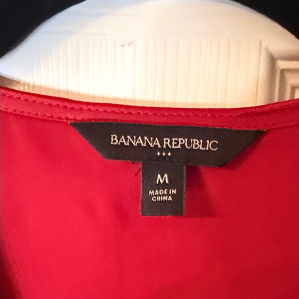 Banana Republic Red V-Neck Satin Blouse - Picture 2 of 4